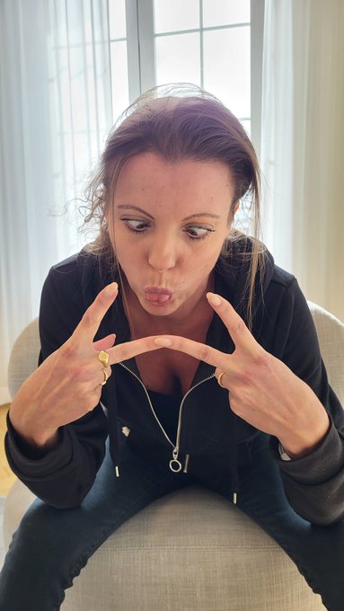 Bonne journ&eacute;e les coquins BizzXXL 😘 https://t.co/fP9Hh3tEqg