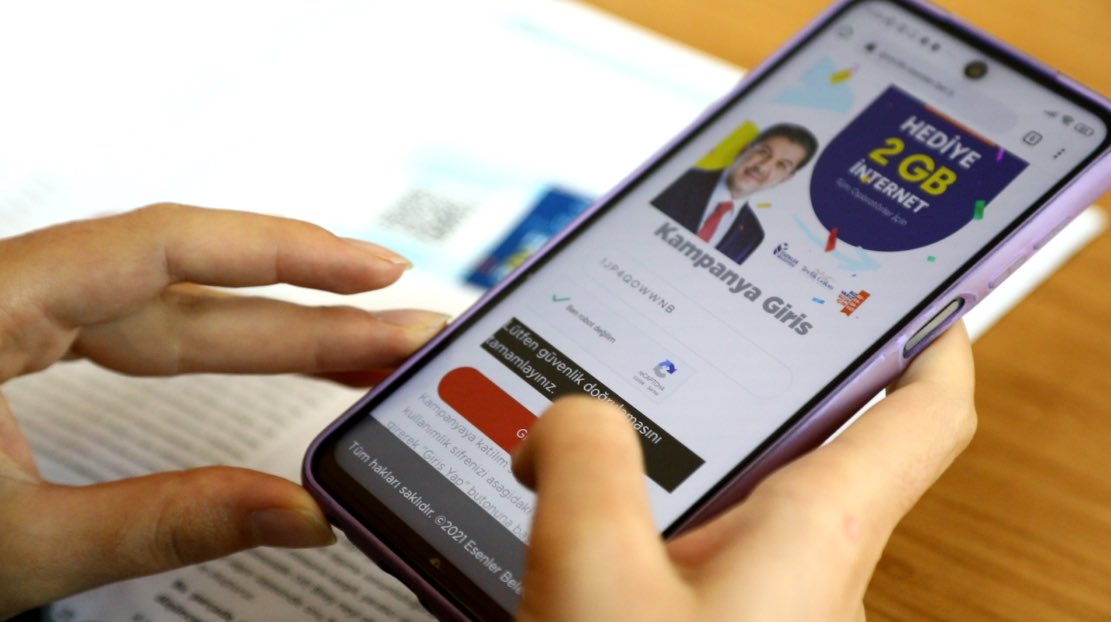 O kadar toplantıdan bu mu çıkmış?

Esenler’de gençlerimize haftada 2 GB, ayda 8 GB internet hediye etmeye başlayalı aylar oldu. Hep dediğimiz gibi:

“Onlar konuşur, AK Parti yapar.”