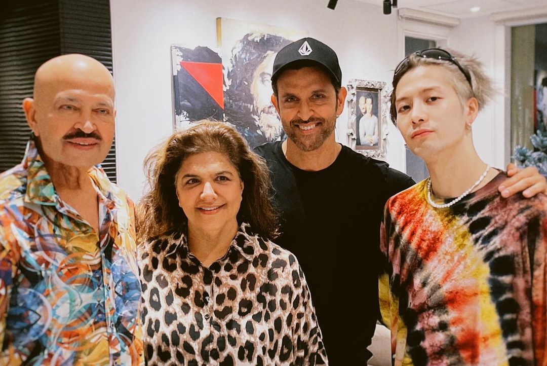#InPhotos | #MiddayEntertainment 

@JacksonWang852 meets Greek God @iHrithik  & his family during his debut in India 

Source: Jackson Wang official Instagram 

@TeamJackyOFC @teamwangofcl #TeamJackson  #GOT7 #JacksonWangindia #JacksonWang #HrithikRoshan𓃵 #jacksonwanginindia