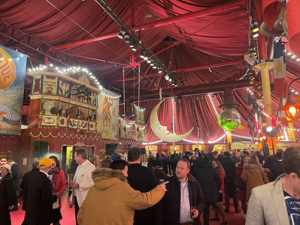 Si_byAltares's tweet photo. Rassembler ses 400 collaborateurs c'est le grand défi que s'est fixé le groupe Altares Dun &amp; Bradstreet pour notre séminaire de lancement de l’année ! ✨

2023 sera marquée par le signe de l’Audace, l’Inspiration et la Détermination.

#DatActivateYourLife https://t.co/u6WWlzfu9I