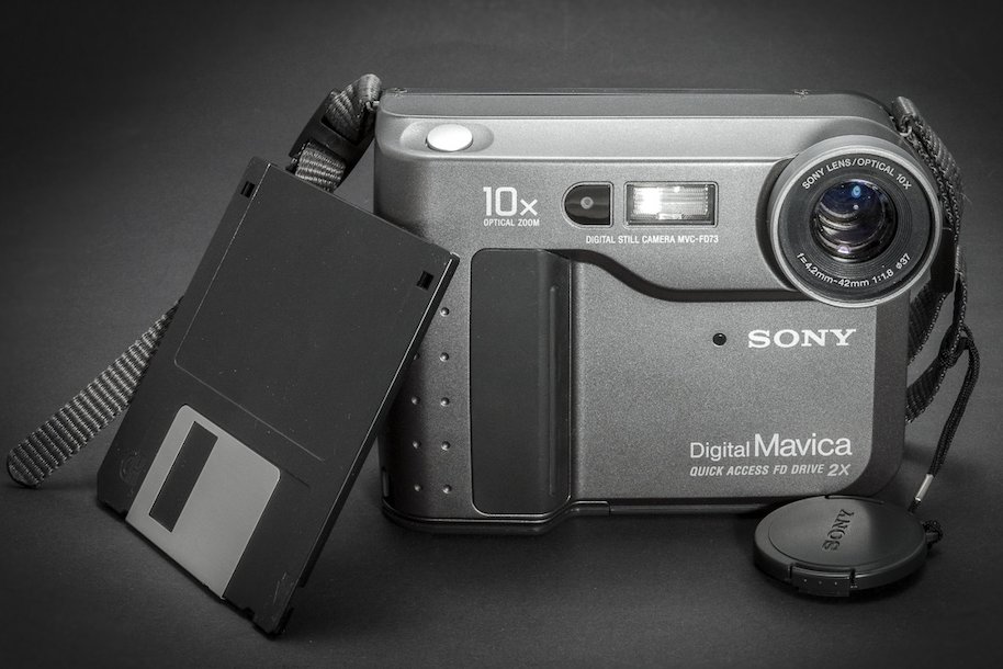 ng_nirdosh's tweet photo. @tridevgurung @ramanamatya @MKBHD I have this camera which stores images on a floppy disk. Such a cool piece of tech. battery dead bhaisakyo tei pani yettikai hold garda ni kya ramailo lagne aile pani https://t.co/EEDCUBVi32