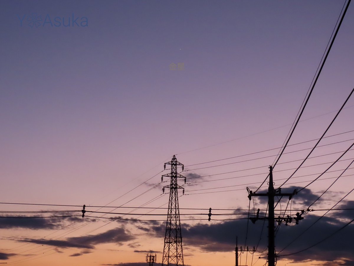 yumeasutw's tweet photo. パープルタウン🟪

お疲れ様です🏁
薄紫の #夕空 に #金星 が
輝き始める頃✨
東の空高く昇る🌔 #十日月 (月齢9.5)
月の側には赤い #火星 が輝いています💫

#空の名前
#天気の図鑑 #雲友の会
#夕空 #夕焼け #鉄塔 #電柱 #電線
#月 #moon
#マジックアワー
#トワイライト #薄明
#a2023 #a0131 #a202301 https://t.co/AezbBUZxNp