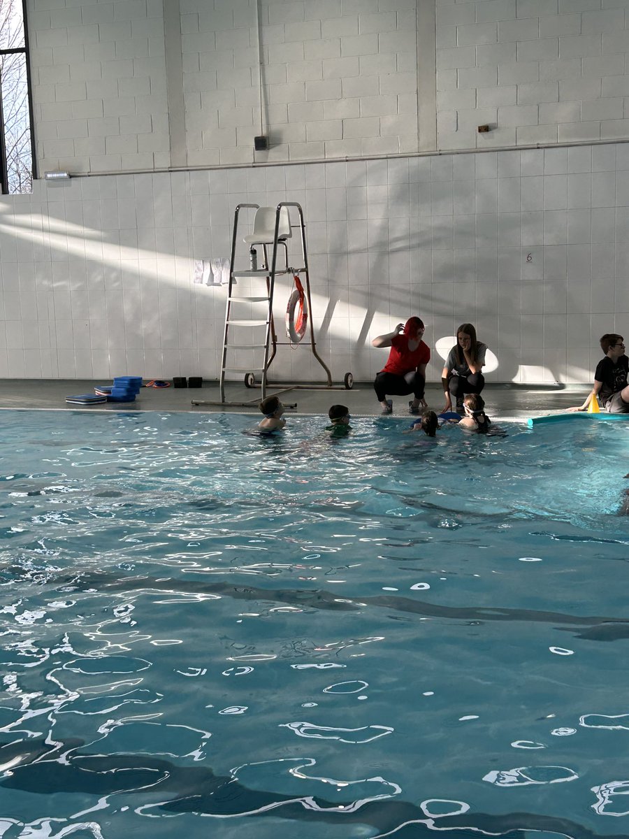 MissBusbyPE's tweet photo. Primary 5 swimming lessons off to a great start. Well done to our BGE and senior swim coaches 🏊‍♀️ @LHS_HWB @kinnairdps  @S3LHSYT @S5LHSYT @S6YearTeamLHS https://t.co/NVF4uk8v7k