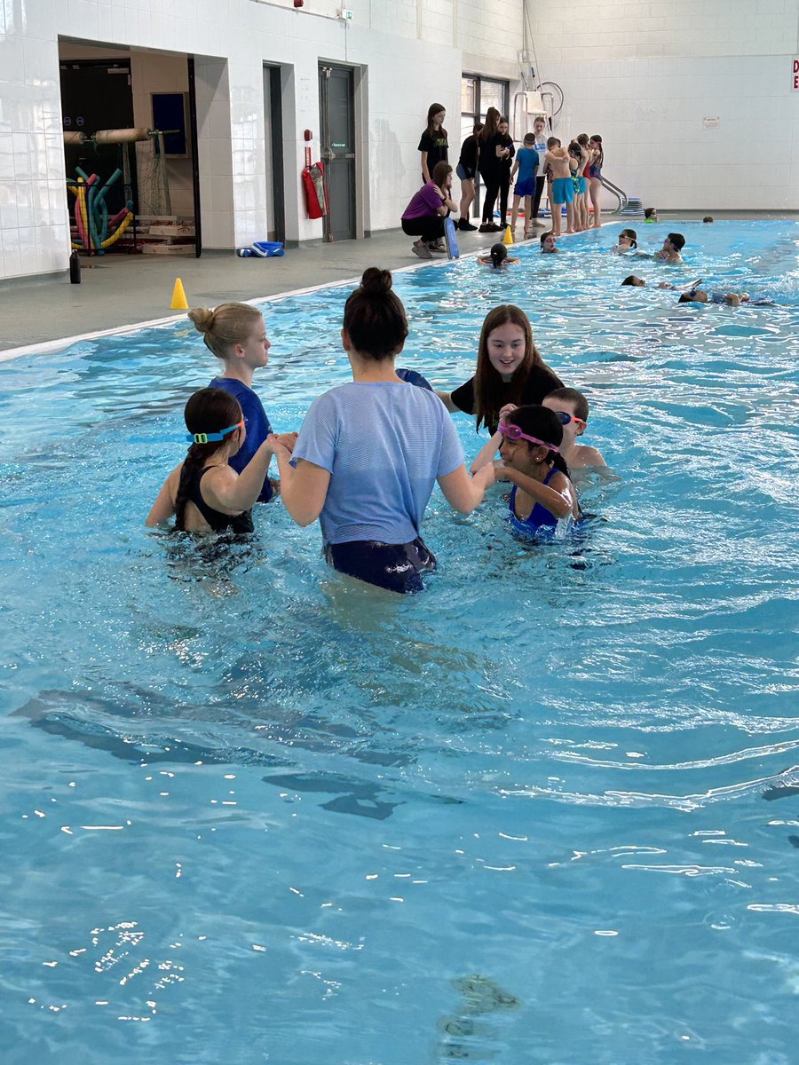 MissBusbyPE's tweet photo. Primary 5 swimming lessons off to a great start. Well done to our BGE and senior swim coaches 🏊‍♀️ @LHS_HWB @kinnairdps  @S3LHSYT @S5LHSYT @S6YearTeamLHS https://t.co/NVF4uk8v7k