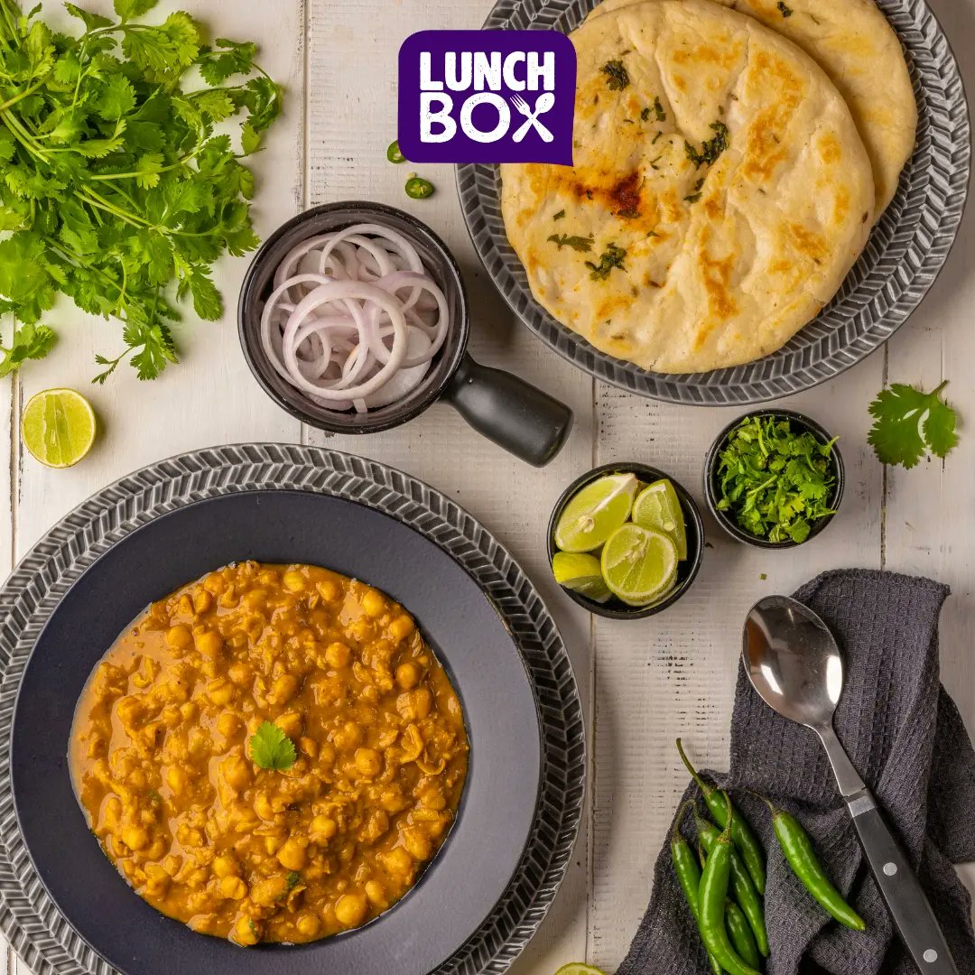 Chole Kulche >>> Everything Else 💜

Order now on
@swiggyindia
@zomato
@eatsurenow

#lunchbox #indian #authenticfood #northindianfood #mealbox #cholekulche #comfortfood