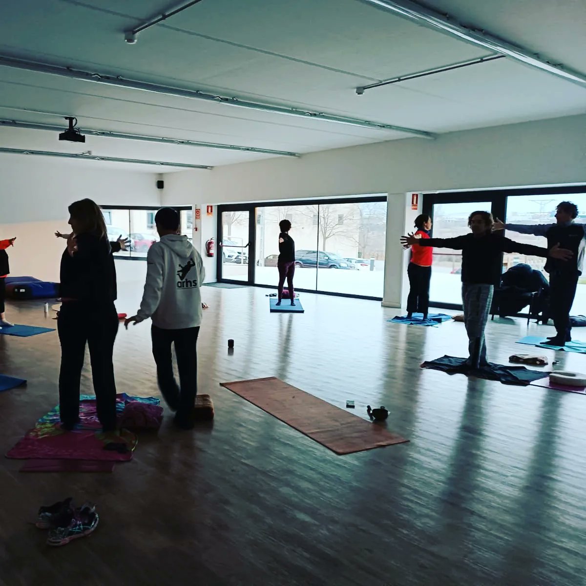 Els dimarts l'equip de #professionalsFVO comencem el dia🌞 de la millor manera ❤: amb una classe de #ioga 🧘‍♀️🧘‍♂️ amb el mestre Edu Albert

@edualbertroura 

#disCapacitat #granfamíliaFVO #granprojectesocial #VallèsOriental