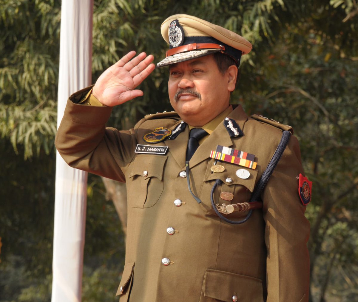 assampolice's tweet photo. A Farewell Parade was held today in the Honor of Shri Bhaskar Jyoti Mahanta, IPS, @DGPAssamPolice today.

We extend our best wishes to Shri Mahanta as he embarks on a new chapter of life.

We'll always cherish the legacy of hard work and commitment he leaves behind.

@gpsinghips https://t.co/R0FcPiRrGN