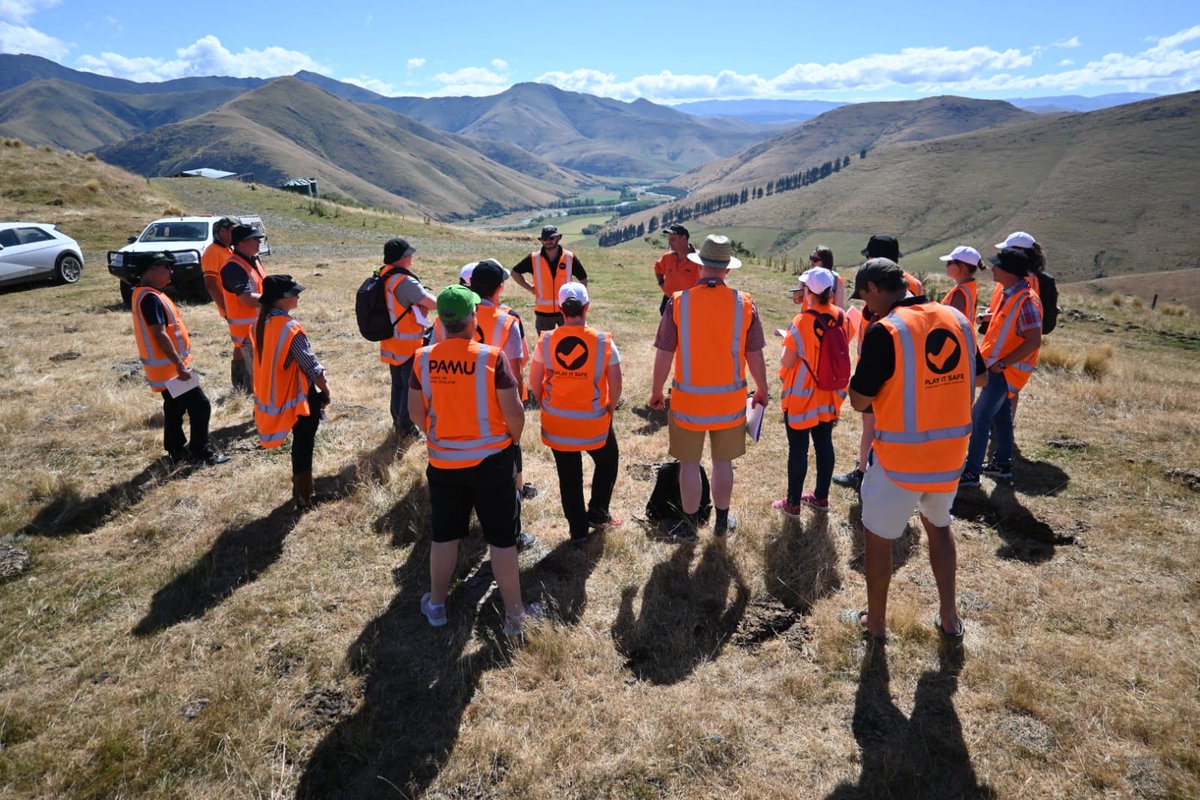 AdvisoryBlyth's tweet image. Second day with the Eu-Smart project delegation, what a great interesting and  informative morning visit to a Pamu (Landcorp) station Eyre Creek. @H2020Smart @MoredunComms #farmingSmart #sheep #Beef&amp;amp;LambNZ #Nuffield #smartNZ2023 #sheepTec