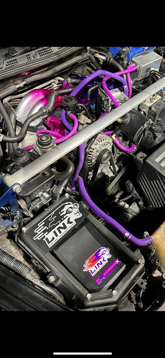 ki9s15's tweet photo. AP2のLINKプラグイン化お手伝いさせていただきました。
自分のエイトもLINK化してますがー、タイプSの6ポートエンジンでは自分も世界初なはず🤘🏻
2台ともNAなのにアンチラグモードとかふざけたこともできます😂
フルコン化興味あればお手伝いさせていただきますよー🫡
 #LINK
#RX8
#フルコン https://t.co/MmLhZdHZj8