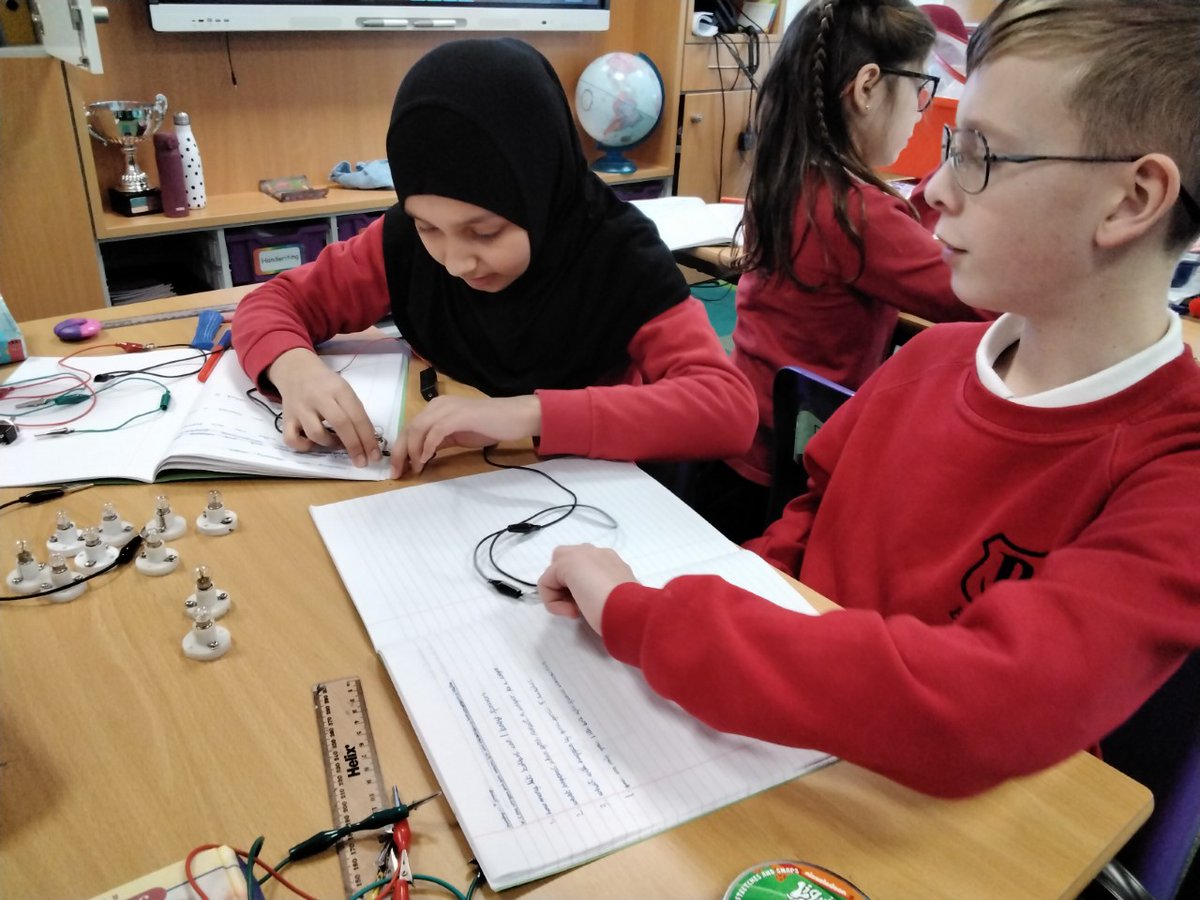 BelswainsSchool's tweet photo. Year 6 have been testing their own scientific questions about circuits. 

@Cornerstonesedu https://t.co/CqxUY2tbHi