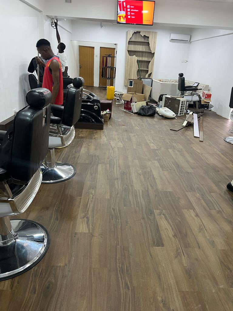 Pixxonwallpape's tweet photo. #KanagaJnr𓃵When it comes to flooring, we're here for you. Call today for a free estimate.

☎️ 09060008792

#remodeling #homerenovation #remodel #floortiles #contractor #kitchen #woodfloors #painting #woodfloor #interiordesigner #building #bathro https://t.co/yzFjmtBJI8