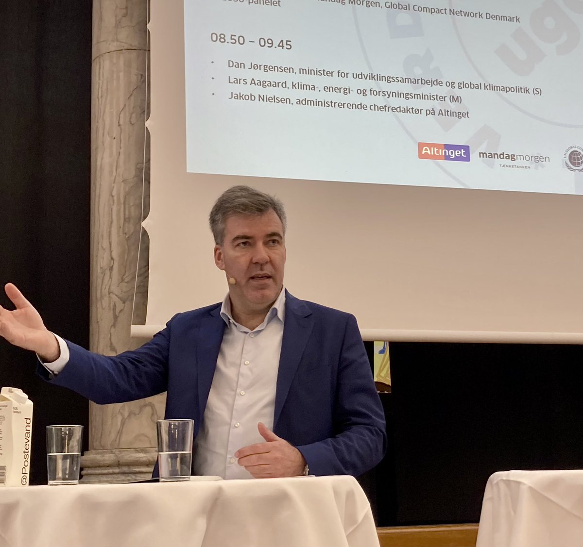 sara kruger falk (@falkkruger) on Twitter photo Vi skal ikke glemme det nationale og vi skal forstå vores #dkpol rolle i verden og det globale #klima samarbejde - debat med <a href="/L_Aagaard/">Lars Aagaard</a> om at bane vejen for en mere global tænkning #verdensmålsugen Vi skal ikke glemme det nationale og vi skal forstå vores #dkpol rolle i verden og det globale #klima samarbejde - debat med <a href="/L_Aagaard/">Lars Aagaard</a> om at bane vejen for en mere global tænkning #verdensmålsugen
