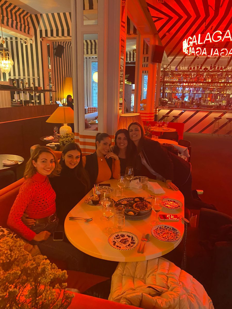 lorena__rf's tweet photo. Y como dice @amartiherrero…
Hay que planificar menos y disfrutar más🎠🤍
Imprescindibles🫶🏾
#osestimo @Aparicio_L @PatriciaDS88 @CeciliaMartruj https://t.co/EugKtNgLif