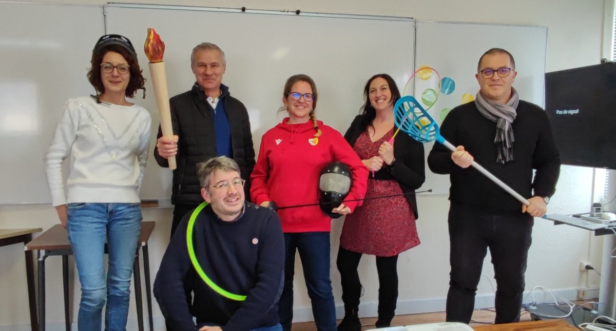 BonneauMaud's tweet photo. La circo de Jonzac se mobilise pour les Jeux Olympiques et Paralympiques 2024 Objectif : permettre aux 90 écoles (225 classes) d'accueillir la flamme lors des évènements sportifs sur la circonscription Alors que vous soyez rugby hip-hop escrime voile... Préparez vous 😉🏉 https://t.co/1nYarqlLu6