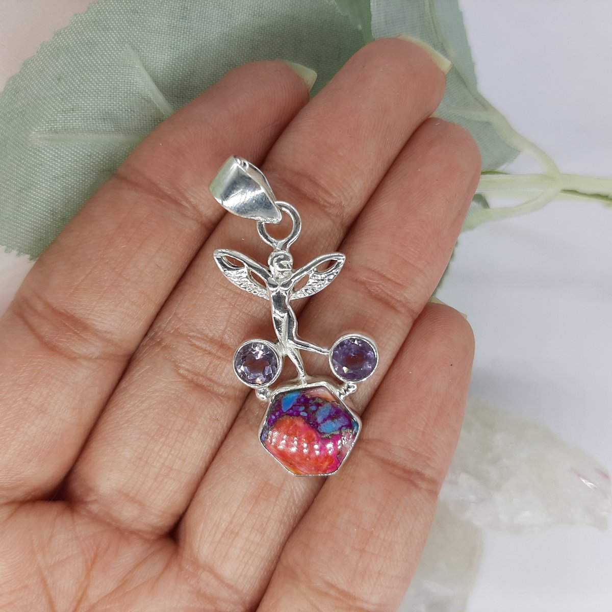 925 sterling silver statement pendant 😍
.
.
.
.
#turquoisependant #wholesalependant #spinyoyster #valentineday #valentineday #retailers #businessideas #jewelrybusiness #amethyst #925sterlingsilverjewelry #silverjewelry #statementpendant #statementjewelry