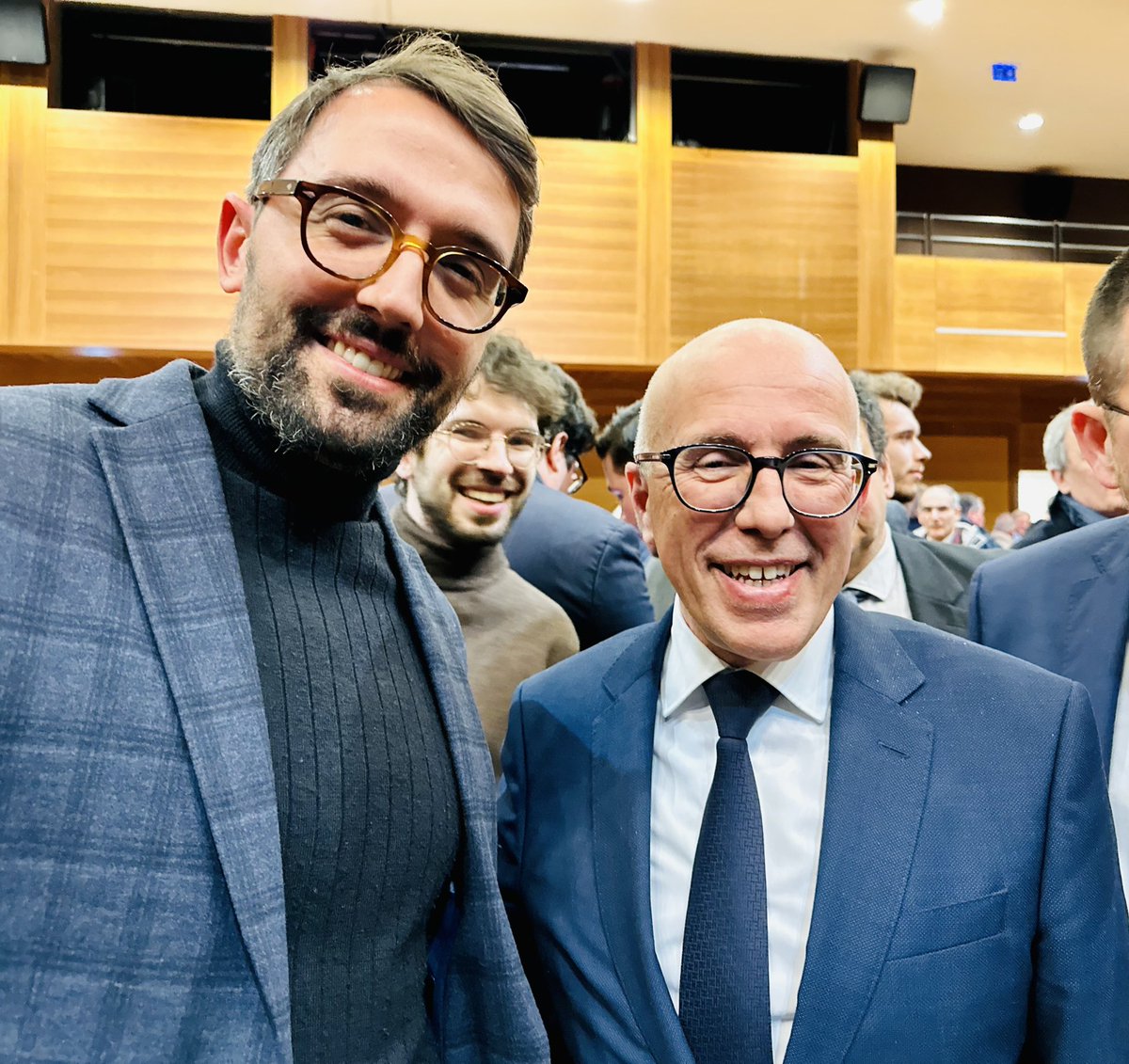 Très heureux d’avoir retrouvé <a href="/ECiotti/">Eric Ciotti</a> et de nombreux élus et militants hier soir à La Garenne Colombes lors des vœux de notre fédération. Oui nous allons reconstruire la droite ! 🇫🇷