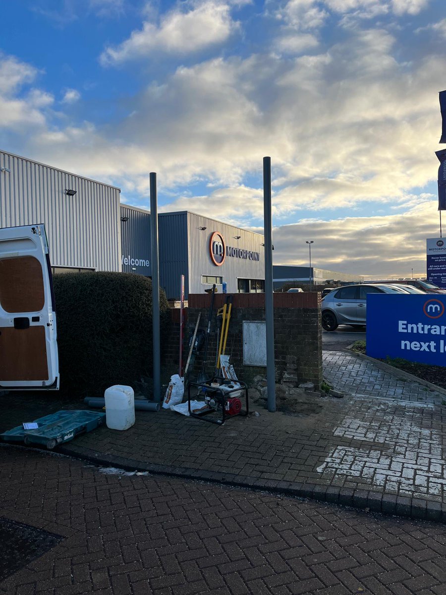 Signsandimaging's tweet photo. Replacement sign for this business park due to the old one being damaged in strong winds previously. Fresh new look - easy to change tenant boards.
Need people to find you ? give us a call we can help suggest the right signage for you.
#postsigns #directorysigns #maidstonesigns https://t.co/Y1qSMDOmDN