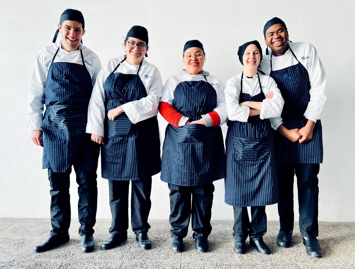 orgmater's tweet photo. 💥 Per aquells #Joves que cerquen una #Formació ➕ pràctica i enfocada cap a una futura #SortidaProfessional, @orgmater compta amb el programa de #Cuina 👩🏻‍🍳 de #𝐓𝐀𝐕𝐀𝐈𝐋. Treballen habilitats d'#Autonomia i #OrientacióLaboral. 🖱️ https://t.co/DKVFUyDDbo 🤗 #DescobreixMater 💙 https://t.co/Rwm8A7mA6j