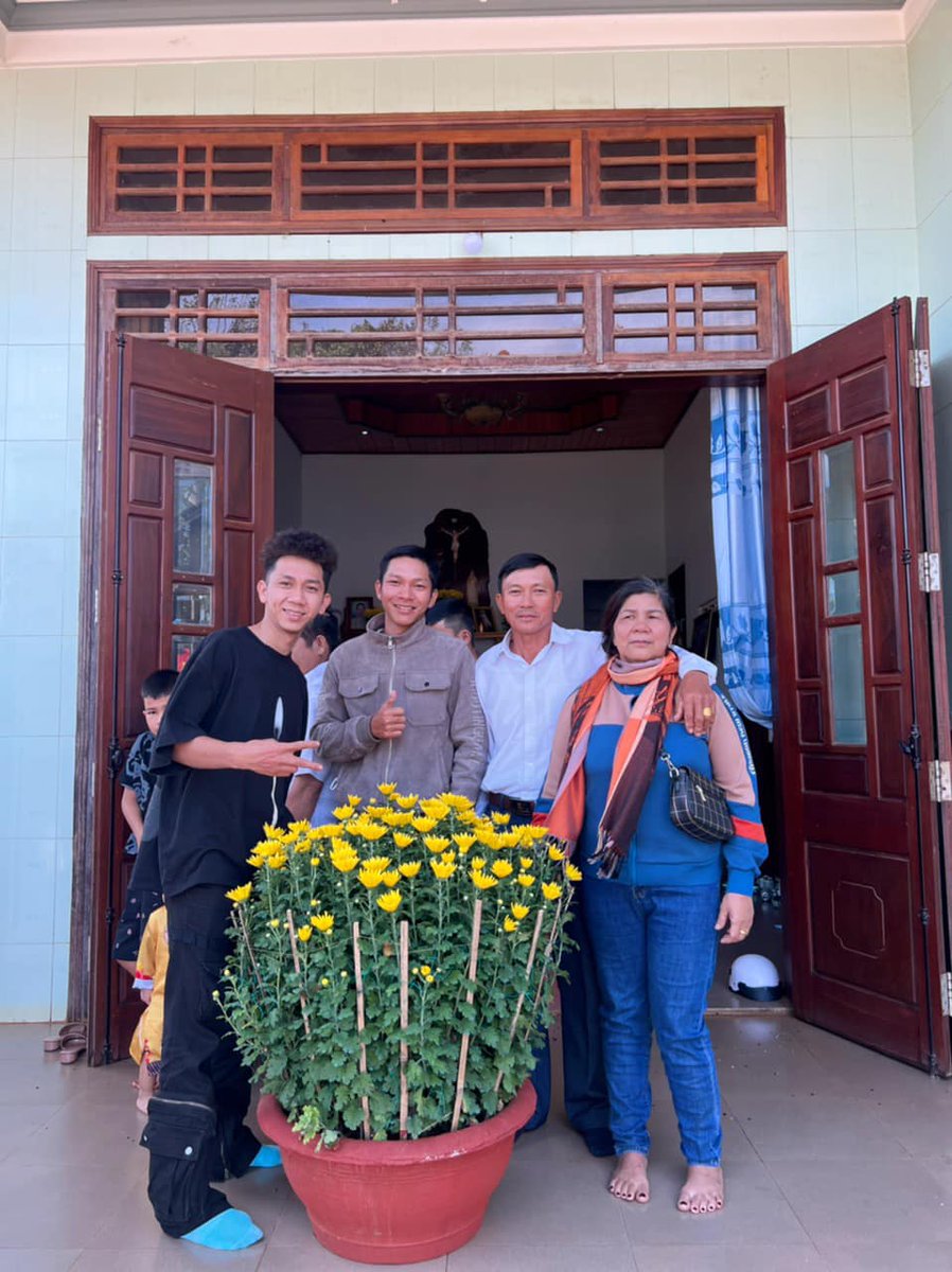 ThongMoi's tweet photo. Xin vía năm mới năm nay có người yêu ạ ! 
Chúc cộng đồng Skale Việt Nam năm Quý Mão đều có nhiều tài lộc
#SKALEVNCelebratesTet2023, #SkaleVietnamese https://t.co/hNQBoTQObZ