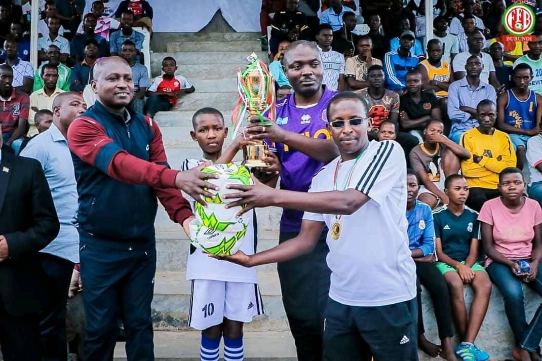 MagazineJimbere's tweet photo. ⚽ Les Ecofo #Ruseno de #Muyinga chez les filles et #Gasanda de #Ruyigi chez les garcons représenteront le #Burundi dans le tournoi des meilleures équipes du championnat interscolaire de #football des pays de l'Afrique de l'Est qui se tient à Dar Es Salaam du 19-23 février 2023 https://t.co/EXl1GfNtXU