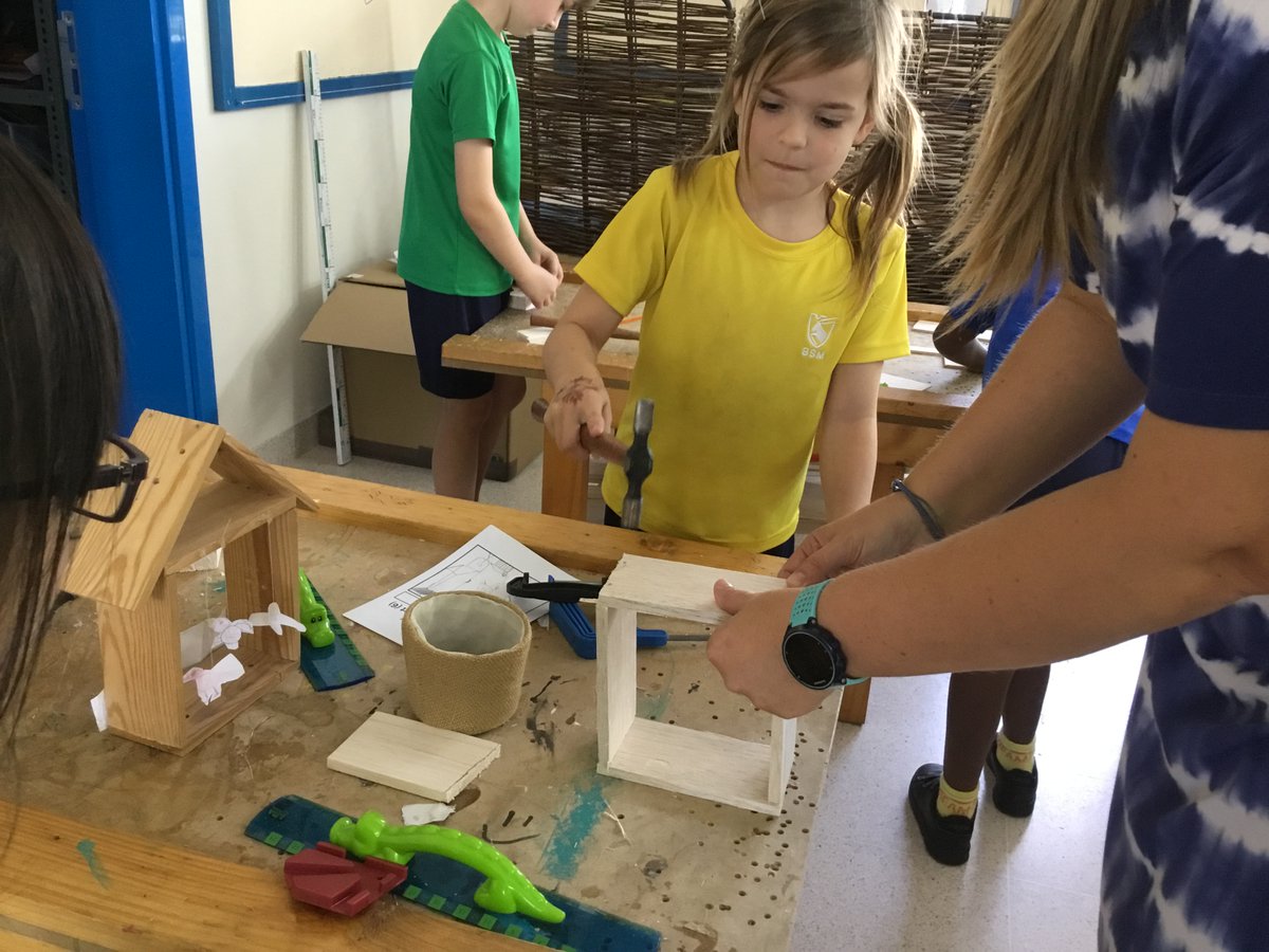 BSMuscatY2's tweet image. Year 2 are enjoying their Discovery Learning sessions where they can choose their activity. Each activity builds on learning from the classroom lessons and allows the children to further explore and challenge themselves. #imagination #generalisation 
@BSMuscatY2
@BSMuscatPriDHTL