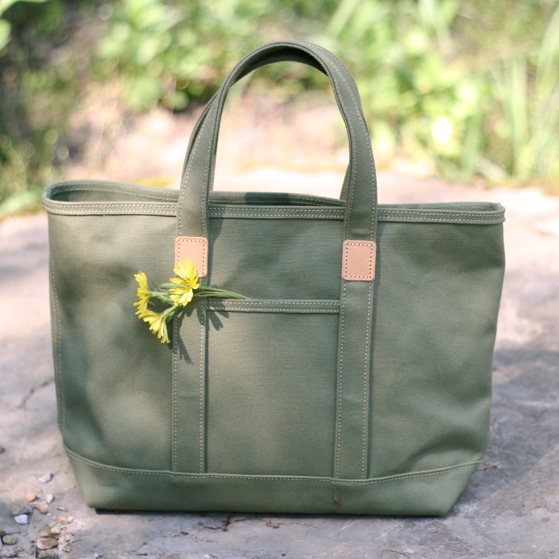 affetto_2013's tweet photo. 大きすぎると中がスカスカしてしまう
小さすぎると荷物が増えた時入らない、、、
ちょうど良いサイズってどのくらいかな、と思って決めたサイズが、「ちょうどいいサイズ！」と言ってもらえると本当に嬉しいです。

#トートバッグ