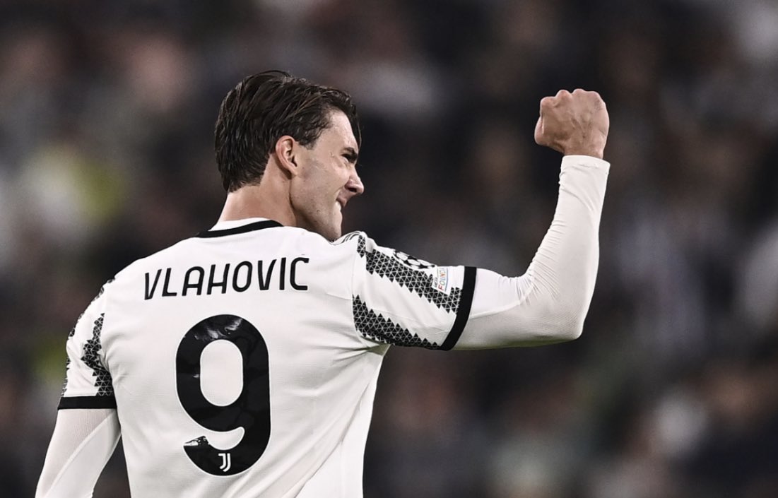 diegooo_7575's tweet photo. 🚨 Le #PSG serait proche de boucler la venue de Dusan #Vlahovic 🇷🇸 en PRÊT avec OBLIGATION D’ACHAT. 

Les montants sont encore méconnus mais les 3 parties veulent finaliser l’opération aujourd’hui. Le joueur est déjà prêt à se rendre à #Paris. https://t.co/bTqirXVkog