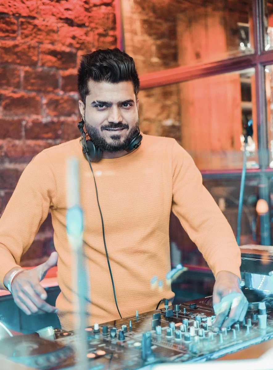 djdevildelhi's tweet photo. Thursday Night 🔥At Adda By Striker 🧡
.
.
.
.
.
#with #djdevildelhi #dj #internationaldj #djing #djlife #musiclife #internationaltour #europe #italy🇮🇹 #russia🇷🇺#dubai #uae🇦🇪 #chinabeijing🇨🇳 #thailand🇹🇭 #delhi #dj #musicproducer #PositiveVibes #hardwork https://t.co/GjWbh9BKE7