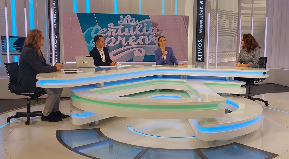 BDCanariasTV's tweet photo. #EnDirecto Ya estamos en tiempo de Tertulia #PonLaTele Nos acompañan @javiro_ser y @GabrielaMaestre #Covid #IPC #Transportes #trenes #moviles https://t.co/eObUzZvDfm