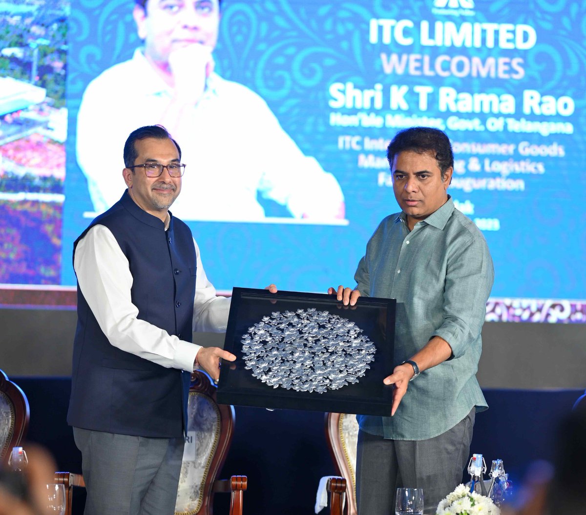 ITCCorpCom's tweet photo. We are grateful to Shri KT Rama Rao, the Hon’ble Minister for Industries &amp; Commerce, IT E&amp;C, Municipal Administration &amp; Urban Development, Govt. of Telangana, for inaugurating ITC’s new state-of-the-art Integrated Food Manufacturing &amp; Logistics Facility at Medak. @KTRBRS (1/5) https://t.co/QOWJU2ZC1S