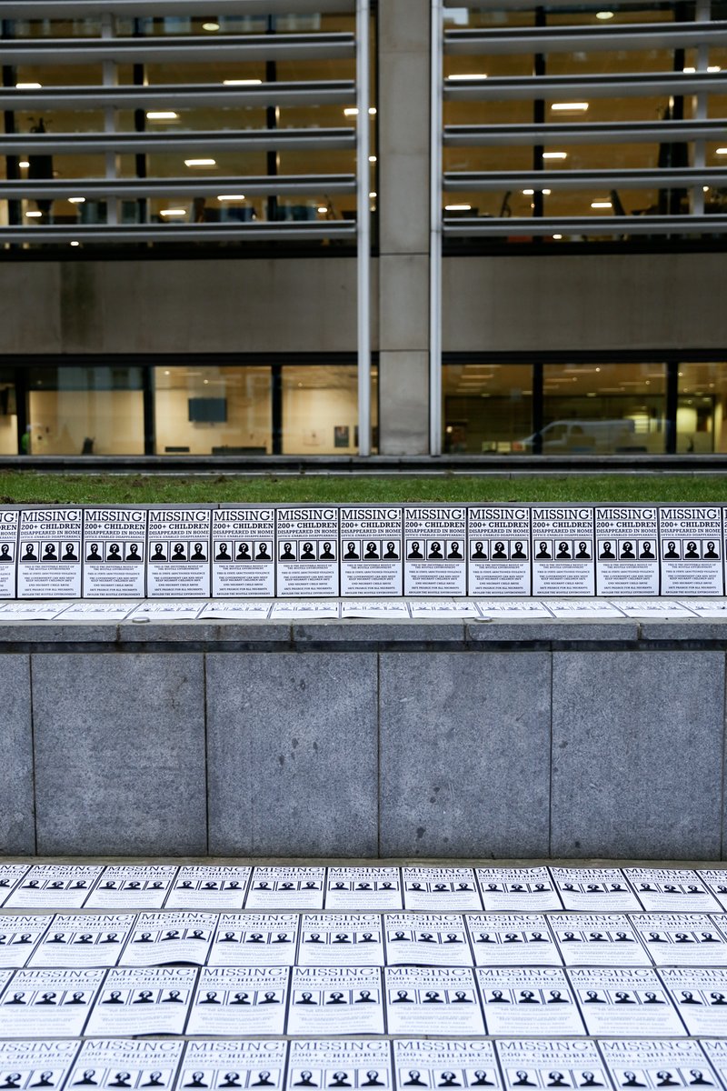 damiengayle's tweet photo. Each one represents a lost child.

Migrants rights activists @lgsmigrants pasted 200 missing posters in front of the @ukhomeoffice this morning. https://t.co/1VFhmOKlt3