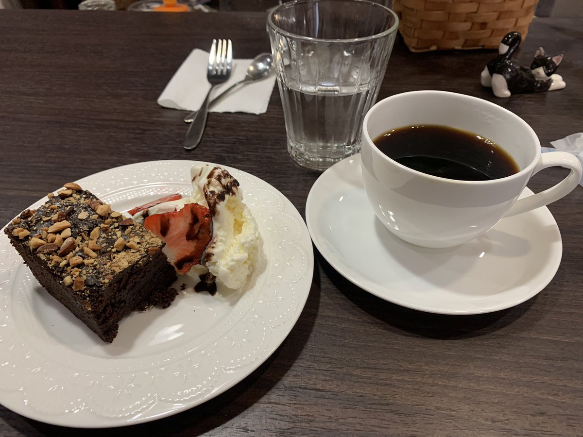 Timcoffeenglish's tweet photo. 最近よく行く英会話カフェが良すぎる！

コーヒー1杯だけでも長くおれるのと、オーナーさんや他のお客さんとかとも英語を通して仲良くなれるし、雰囲気も良くて楽しい😆

#thewaycafe
#英会話カフェ
#英会話
#カフェ https://t.co/qVqXTdp1L0