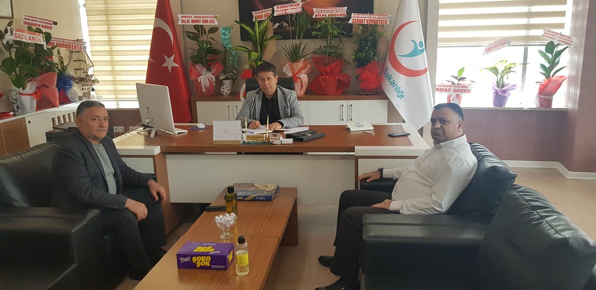 Bingöl Kadın Doğum ve Çocuk Hastalıkları Hastanesi Baştabibi iken Bingöl İl Sağlık Müdürlüğü Halk Sağlığı Hizmetleri Başkanı olarak atanan Sağlık-Der Bingöl İl Temsilcimiz Uzm. Dr. Ferhat Korkutata'ya hayırlı olsun ziyaretinde bulunduk.