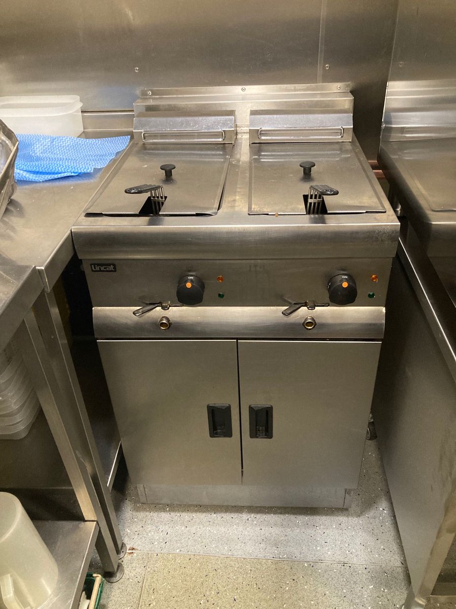 CCESUK's tweet image. Throwback to our kitchen install for The Plough, North Kyme- Complete with a full @LincatLtd cook line 👨‍🍳
#commercialkitchen #commercialkitchenequipment #kitcheninstall