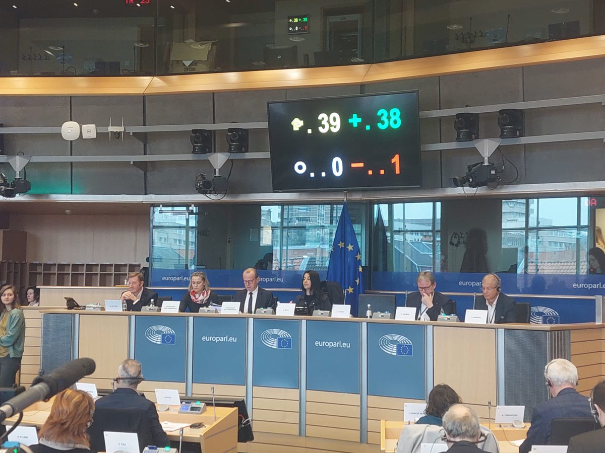 Historique! La commission transports du Parlement européen vient d adopter  à la quasi-unanimité sa résolution pour booster l’usage du vélo en Europe et développer son industrie.

Nous allons faire du vélo un mode accessible et sûr pour toutes et tous. 
💚🚲