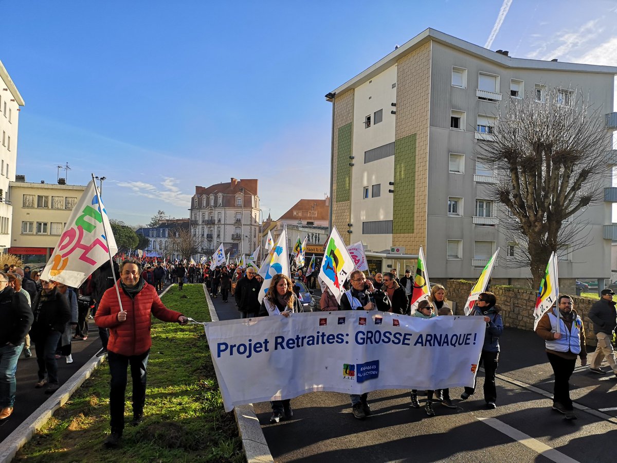 Encore plus nombreux que la #greve19janvier... Très très forte mobilisation à Lorient.
#greve31janvier #ReformeDesRetraites