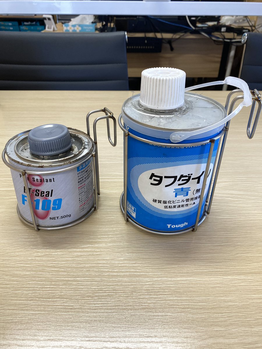 TSK78080279's tweet photo. ＃まじめなTSK
オリジナル商品
『接着剤ホルダー』
一般販売迫る！
２月7日からベイスならびに自社直販にて販売開始！
もう邪魔者にはならない、
詳しくはhttps://t.co/6Q9xpgLLz5
よろしくお願いします https://t.co/uKlN5eJako