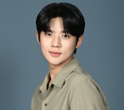 #KimDoWan reportedly cast to lead Netflix drama #WeddingImpossible along #JeonJongSeo and #MoonSangMin

A romantic comedy about an unknown theater actress who is about to marry a 3rd generation chaebol & overcomes her prospective brother-in-law's fierce opposition to marriage.