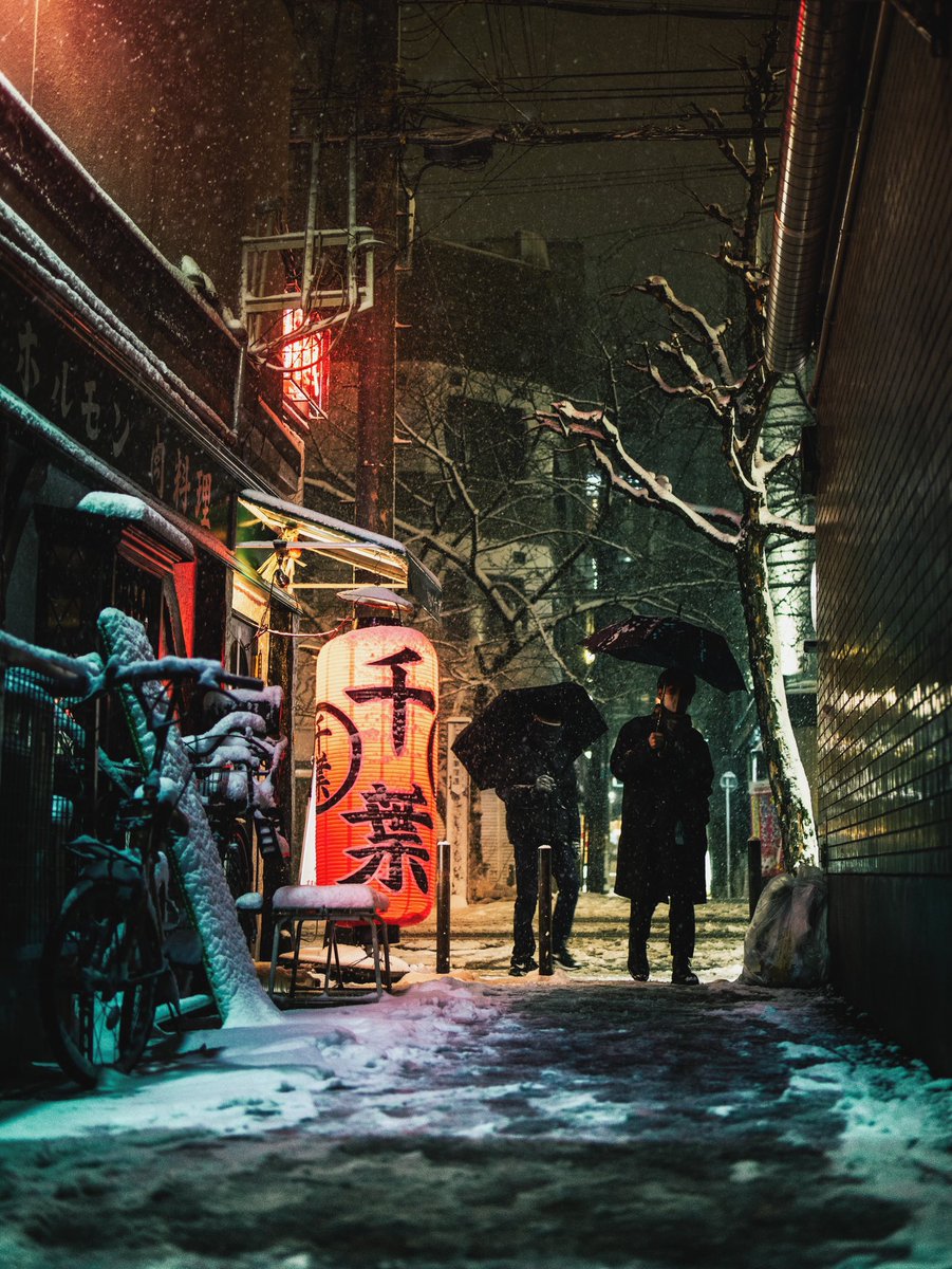 cram_box's tweet photo. ノスタルジックな京都の雪夜。 https://t.co/KxP2Dxnyxq