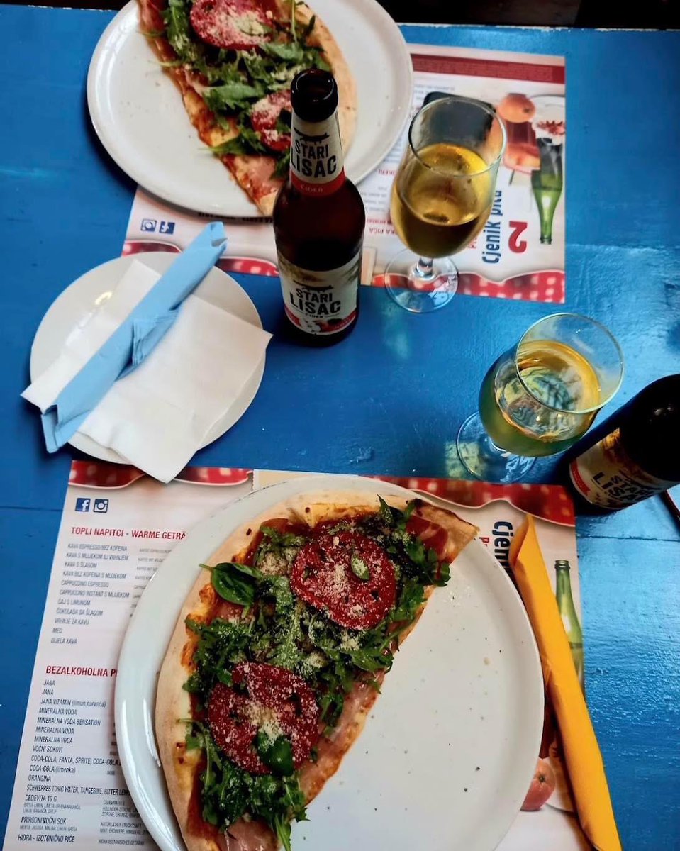 SantaMariaCRO's tweet photo. S kime biste uvijek podijelili? 🍕😃
#sharingiscaring 

Photo ©️F. Maurovic 🔛 Google https://t.co/AAZypY3lIB
