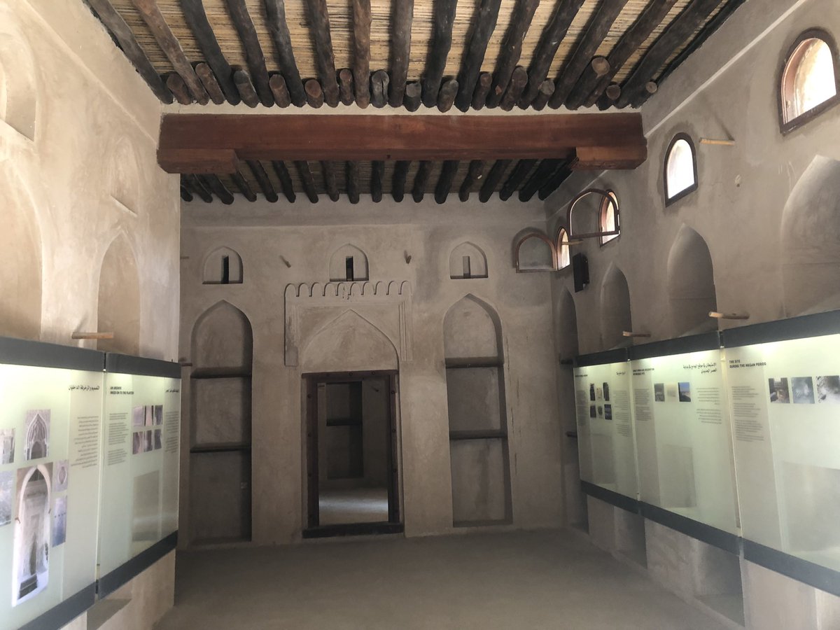 بيت الجبل : أحد أجزاء قلعة بهلا، ويأخذ امتداد الزاوية الجنوبية الغربية، ويتكون من عدة غرف ، ويرجع انشائه إلى القرن ١٢هج/ ١٨م، ويقع برج الريح في الطرف الجنوبي منه، 
( الموسوعة العمانية/ المجلد٢/ص٥٩٥)