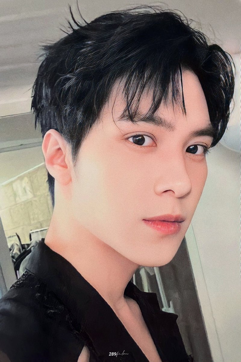 289film's tweet photo. scan | wayv sg23

why is hendery's photocards always so gorgeous https://t.co/h4NWdUphfT
