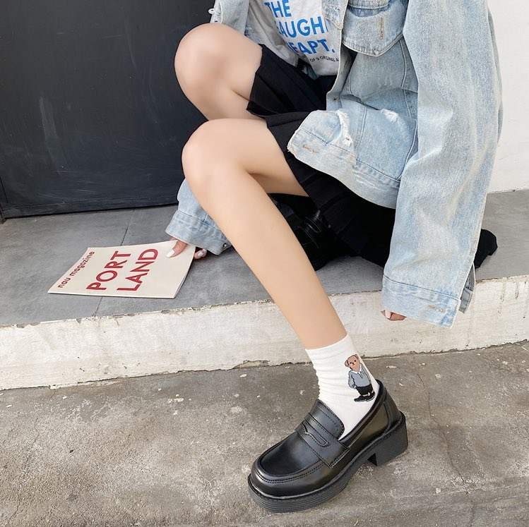 Wear_Blossom's tweet photo. [RT추첨]

🌸JK 스쿨 로퍼🌸

만화에 등장하는 학생들이 신을것같은 디자인의 단화 로퍼에요!

이�� 디자인의 신발 하나쯤 갖고싶은 로망이 있었는데,
쉽게 볼 수 없는 디자인이라 이번에 데리고 와봤답니다😌🖤

🔥구매자 후기 1만개🔥

사이트https://t.co/EDemBTrRQd
블로그https://t.co/72MZ6nWdjN https://t.co/z1pv0UxLnW