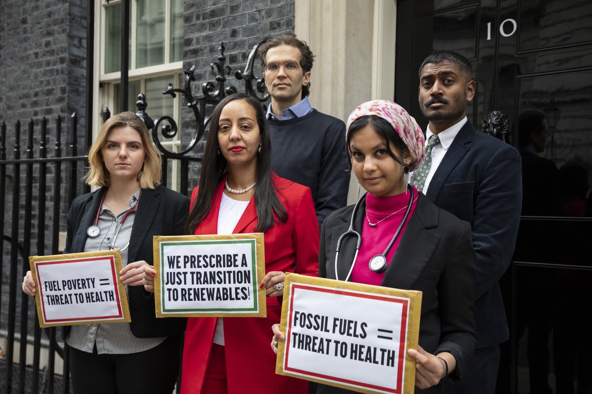 Fossil-free healthy futures are possible 🌱

Yet, Norwegian oil giant @Equinor is pushing to open new oil and gas projects around the world including Rosebank, the largest undeveloped oil & gas field in the UK 😵
 
#StopEquinor #EquinorOut #StopBayDuNord
 📸: @StopCambo