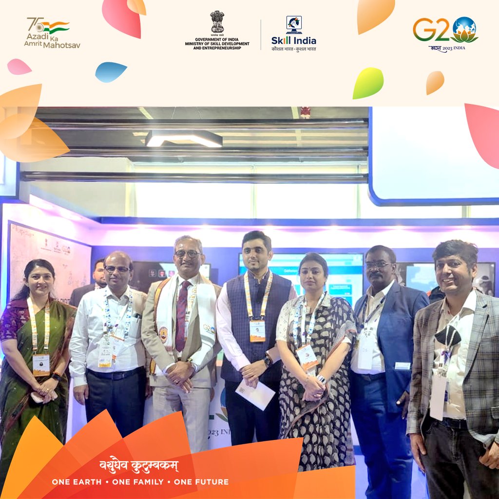 MSDESkillIndia's tweet image. Shri Atul Kumar Tiwari, Secretary @MSDESkillIndia visits the Skill India Digital pavilion at the #G20India meet being held in IIT Madras, Chennai.
#SkillIndia #G20 #SkillIndiaDigital
@g20org @iitmadras