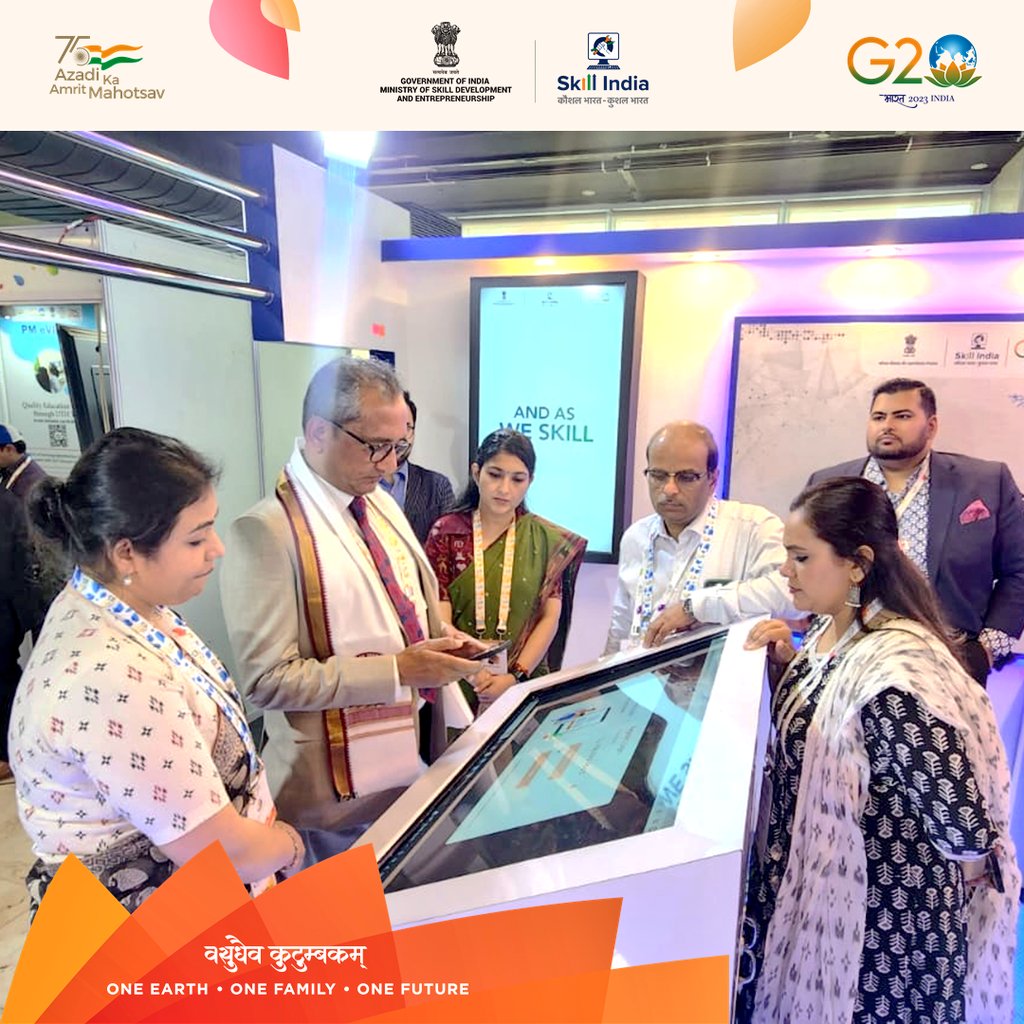 MSDESkillIndia's tweet image. Shri Atul Kumar Tiwari, Secretary @MSDESkillIndia visits the Skill India Digital pavilion at the #G20India meet being held in IIT Madras, Chennai.
#SkillIndia #G20 #SkillIndiaDigital
@g20org @iitmadras