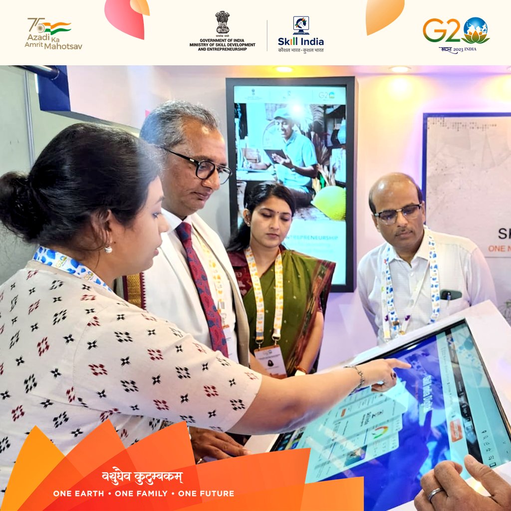 MSDESkillIndia's tweet image. Shri Atul Kumar Tiwari, Secretary @MSDESkillIndia visits the Skill India Digital pavilion at the #G20India meet being held in IIT Madras, Chennai.
#SkillIndia #G20 #SkillIndiaDigital
@g20org @iitmadras