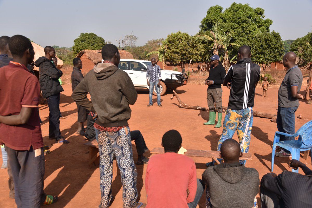 PapeurCar's tweet photo. La campagne Agricole 2023 se prépare . Ici échange avec les membres de coopérative de Bossembele afin d'obtenir une vue d’ensemble sur leur niveau d’engagement.
@UEenRCA 
@MaitreEstelle 
@ITCnews https://t.co/RMrikMuxhm