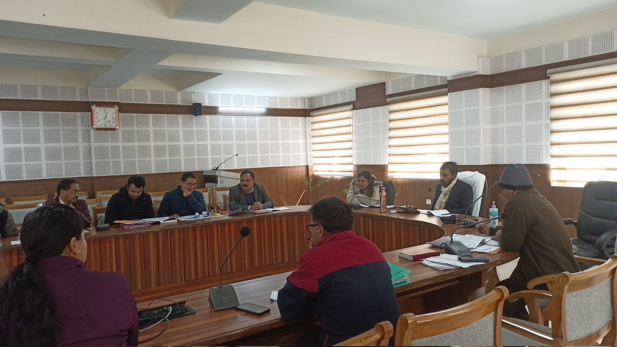 cdo_pauri's tweet photo. A Review meeting of DWSM in the chairmanship of DM sir with line departments.
@SecyRDUK @basava_ias @MoRD_GoI #vikasvibhagpauri https://t.co/Uzip3sxYez