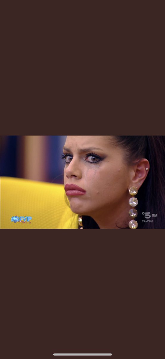ziaaAle_'s tweet photo. Piange per il pubblico la pagliaccia! Imparato a truccarti #gfvip https://t.co/t6WAWu55Su